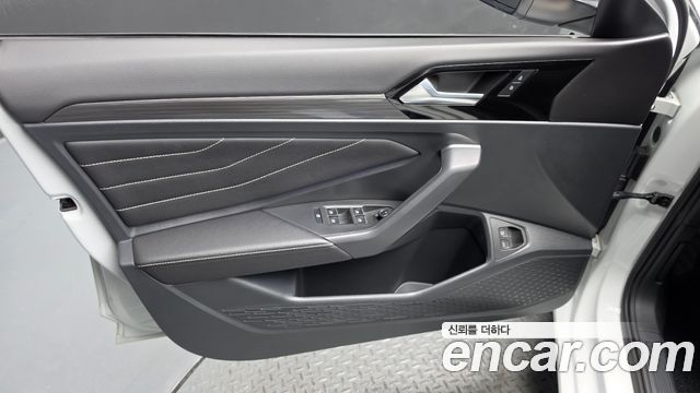 Volkswagen Jetta 2023 — photo 14