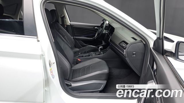 Volkswagen Jetta 2023 — photo 16