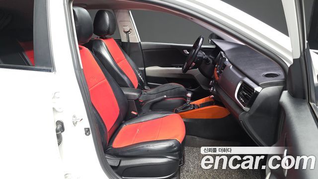 Kia Stonic 2018 — photo 11
