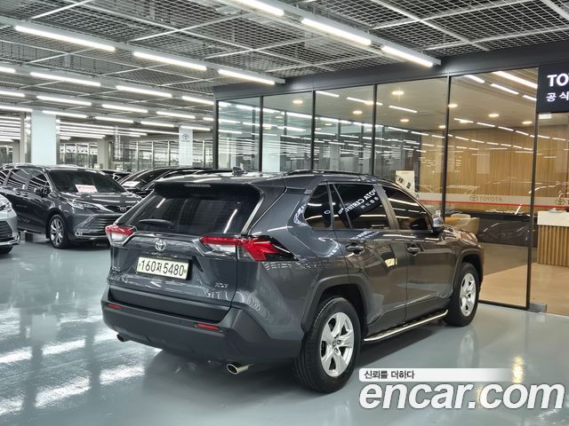Toyota RAV4 2021 — photo 2