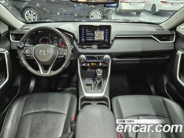 Toyota RAV4 2021 — photo 16
