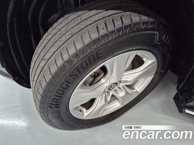 Toyota RAV4 2021 — photo 17