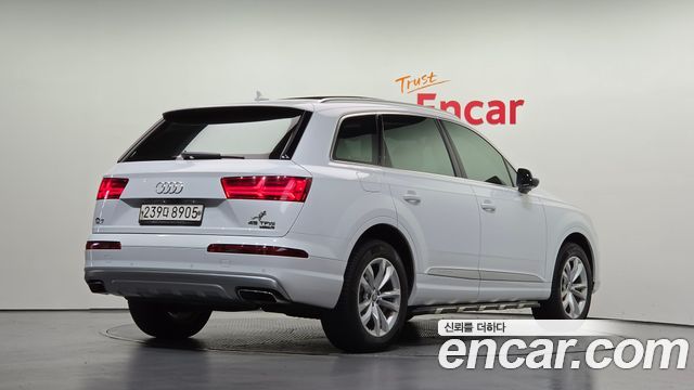 Audi Q7 2019 — photo 2