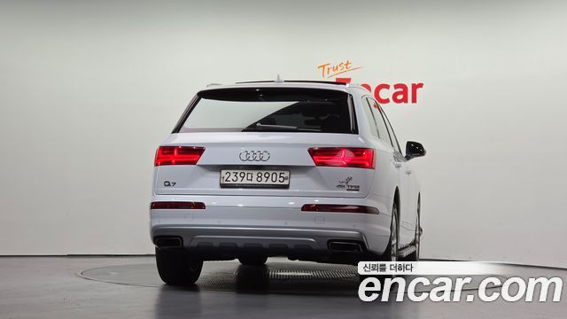 Audi Q7 2019 — photo 4