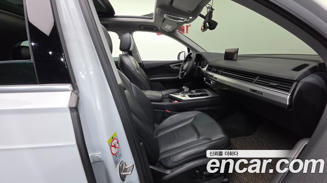 Audi Q7 2019 — photo 10