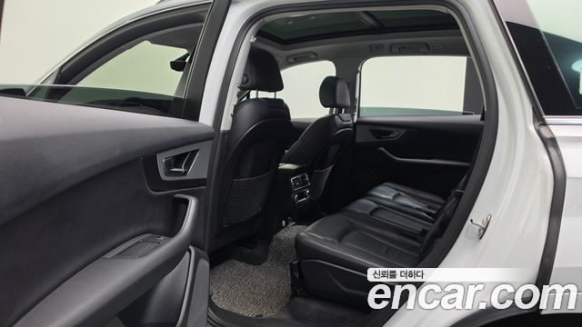 Audi Q7 2019 — photo 17