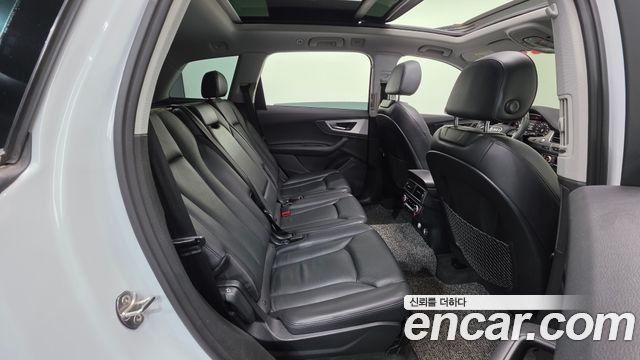 Audi Q7 2019 — photo 19