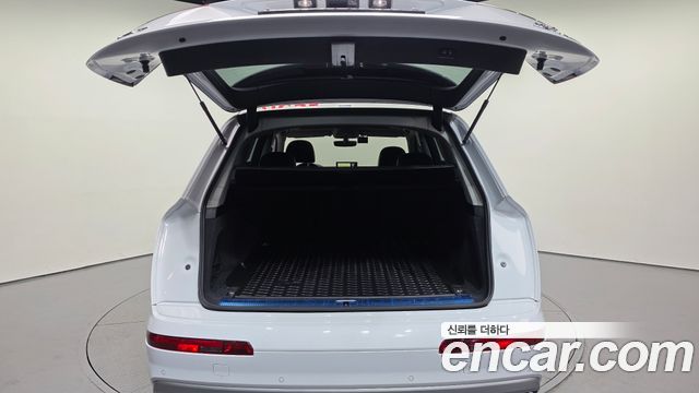 Audi Q7 2019 — photo 20