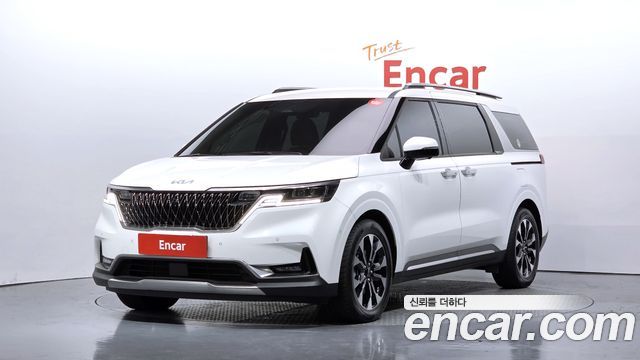 Kia Canival 2023 — photo 1