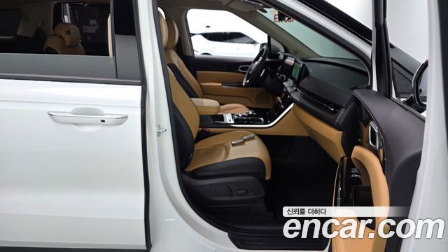 Kia Canival 2023 — photo 16