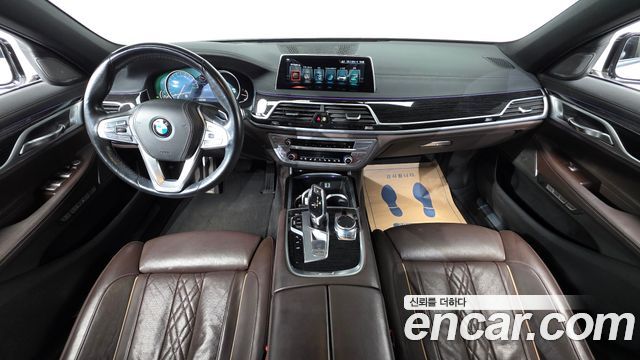 BMW 7-Series 2017 — photo 10