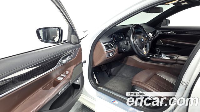 BMW 7-Series 2017 — photo 13