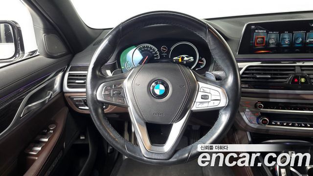 BMW 7-Series 2017 — photo 19