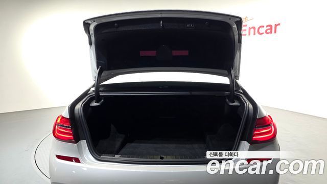 BMW 7-Series 2017 — photo 25