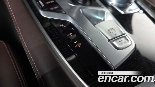 BMW 7-Series 2017 — photo 26