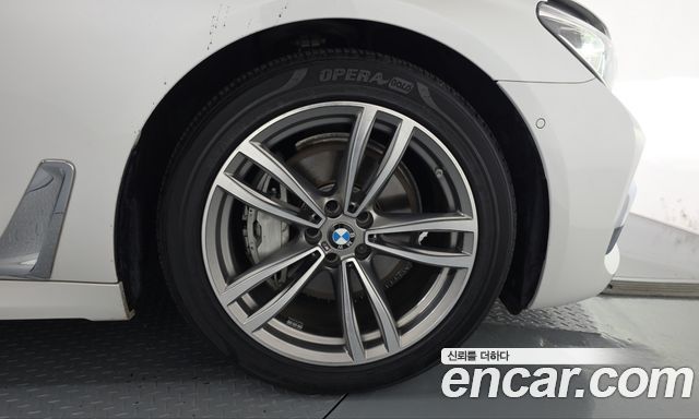 BMW 7-Series 2017 — photo 7