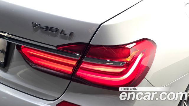 BMW 7-Series 2017 — photo 9