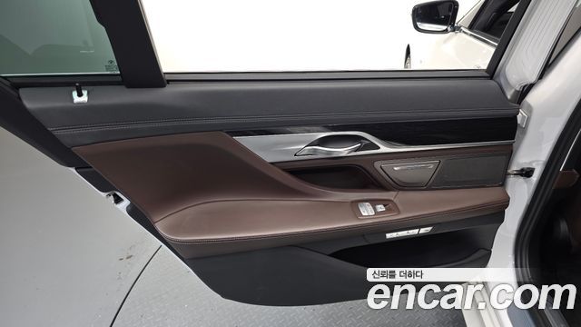 BMW 7-Series 2017 — photo 15