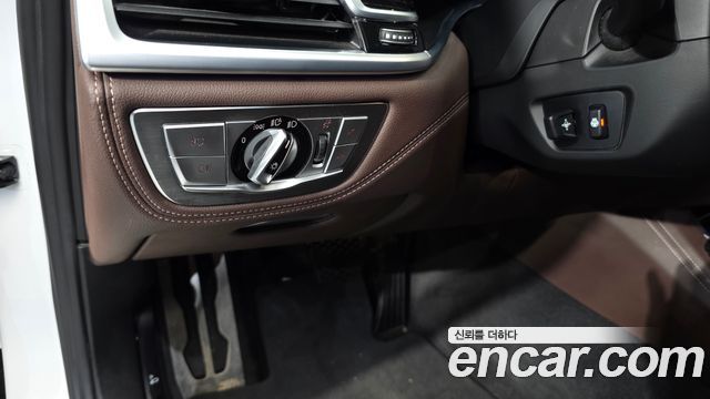BMW 7-Series 2017 — photo 30