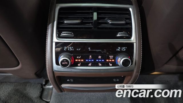 BMW 7-Series 2017 — photo 33