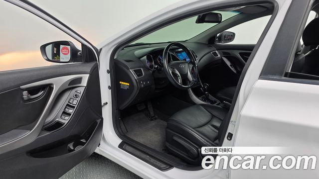 Hyundai AVANTE 2014 — photo 13