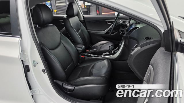 Hyundai AVANTE 2014 — photo 17