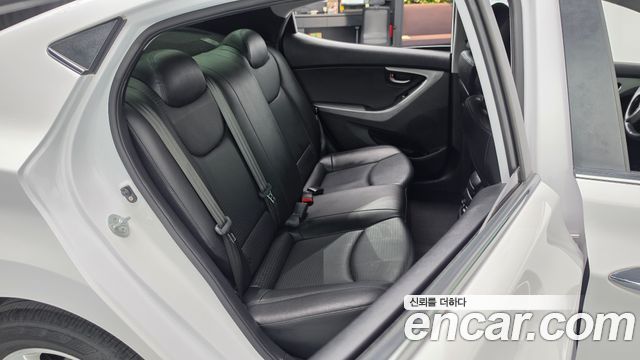 Hyundai AVANTE 2014 — photo 18