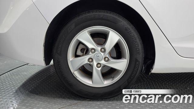 Hyundai AVANTE 2014 — photo 7