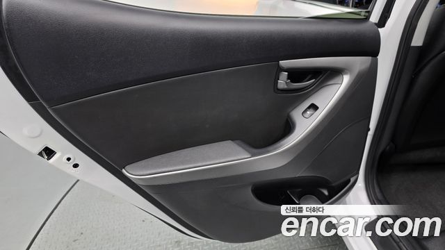 Hyundai AVANTE 2014 — photo 15