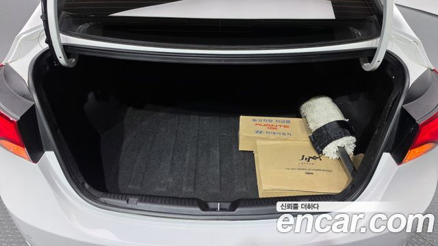 Hyundai AVANTE 2014 — photo 29
