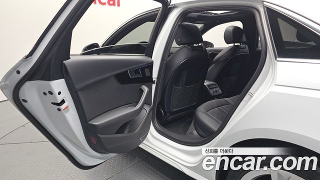 Audi A4 2020 — photo 11