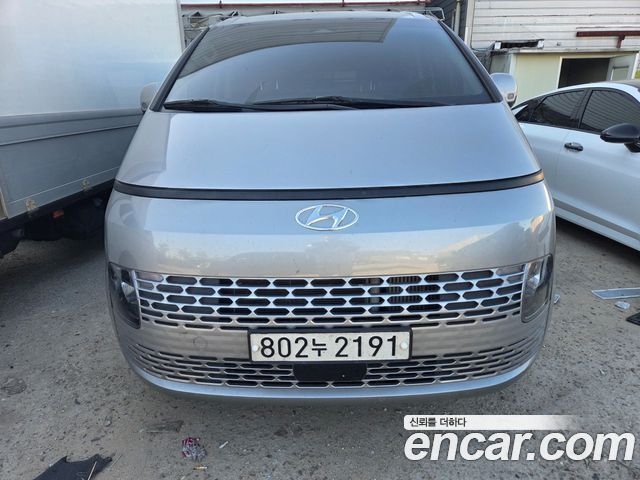 Hyundai Staria 2023 — photo 1
