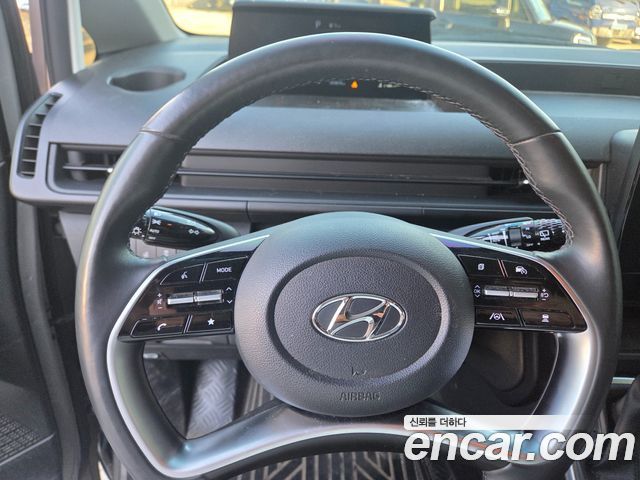 Hyundai Staria 2023 — photo 3
