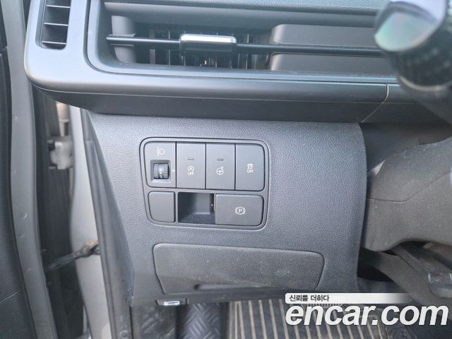 Hyundai Staria 2023 — photo 4
