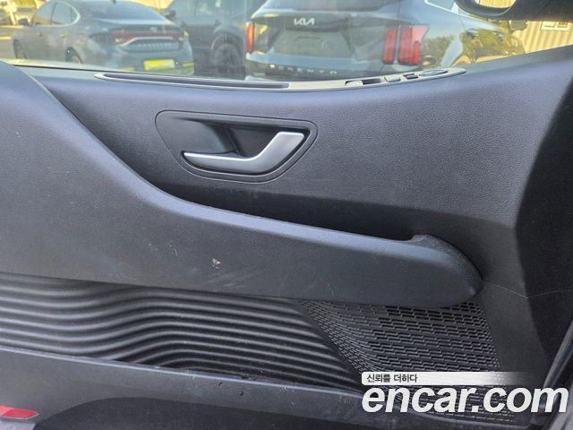 Hyundai Staria 2023 — photo 5