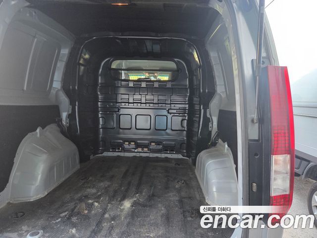 Hyundai Staria 2023 — photo 9