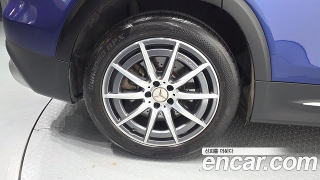 Mercedes-Benz GLB-Class 2023 — photo 5