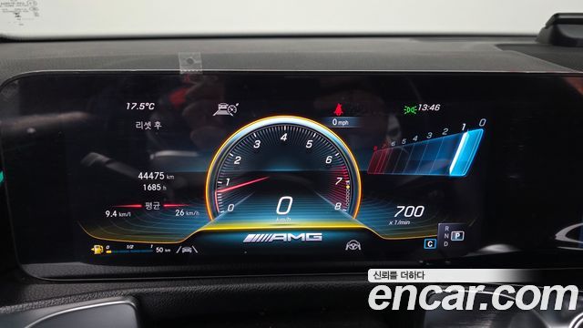 Mercedes-Benz GLB-Class 2023 — photo 11
