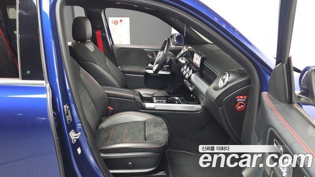 Mercedes-Benz GLB-Class 2023 — photo 17