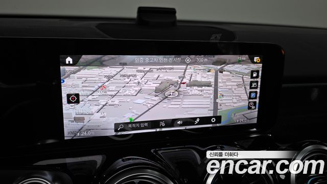 Mercedes-Benz GLB-Class 2023 — photo 20