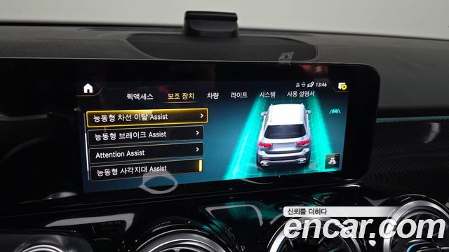 Mercedes-Benz GLB-Class 2023 — photo 22
