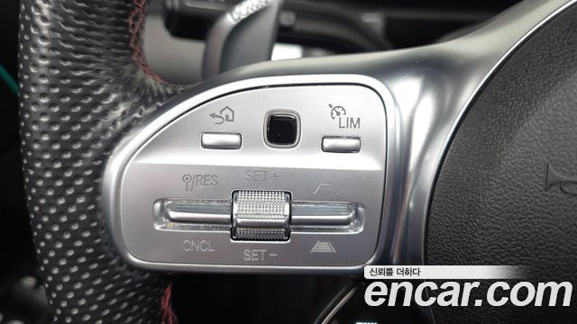 Mercedes-Benz GLB-Class 2023 — photo 24