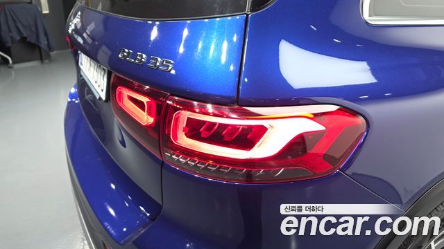 Mercedes-Benz GLB-Class 2023 — photo 9