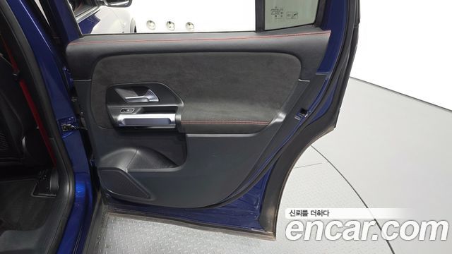 Mercedes-Benz GLB-Class 2023 — photo 15