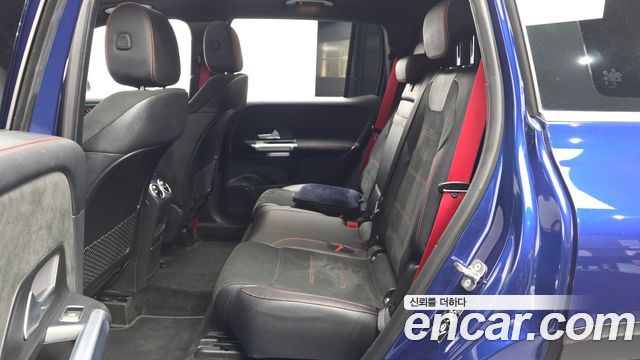 Mercedes-Benz GLB-Class 2023 — photo 16