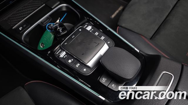 Mercedes-Benz GLB-Class 2023 — photo 31