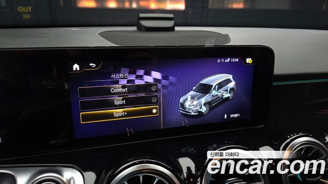 Mercedes-Benz GLB-Class 2023 — photo 32