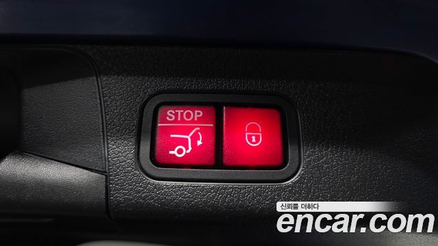 Mercedes-Benz GLB-Class 2023 — photo 33