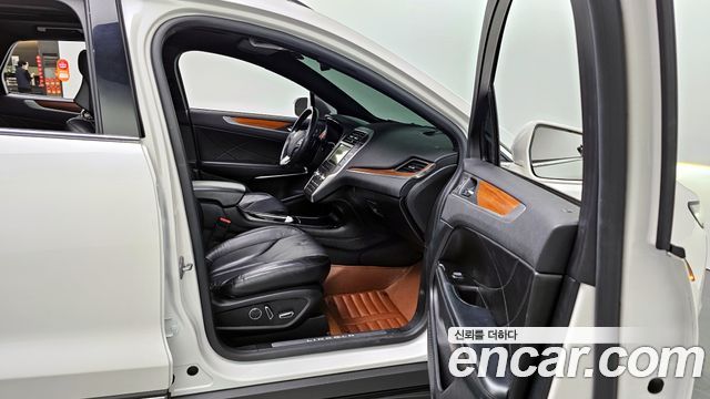 Lincoln MKC 2019 — photo 11