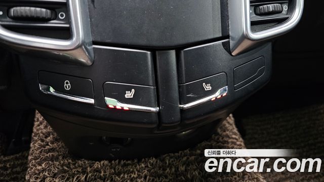 Porsche Cayenne 2015 — photo 18